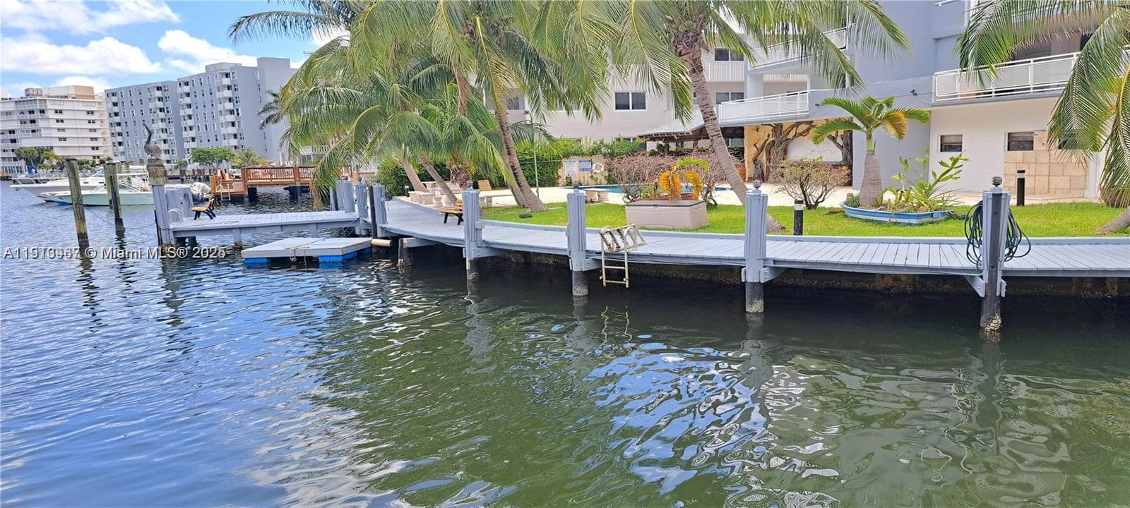 GOLDEN ISLES SEC C · #401 in Hallandale Beach - Photo 27