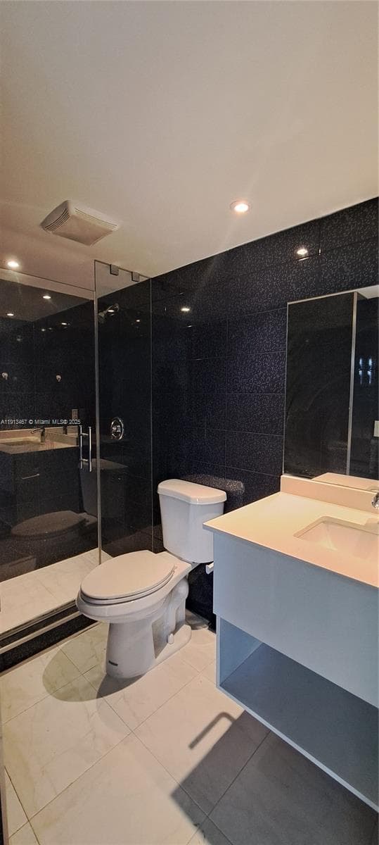 2nd Bathroom.