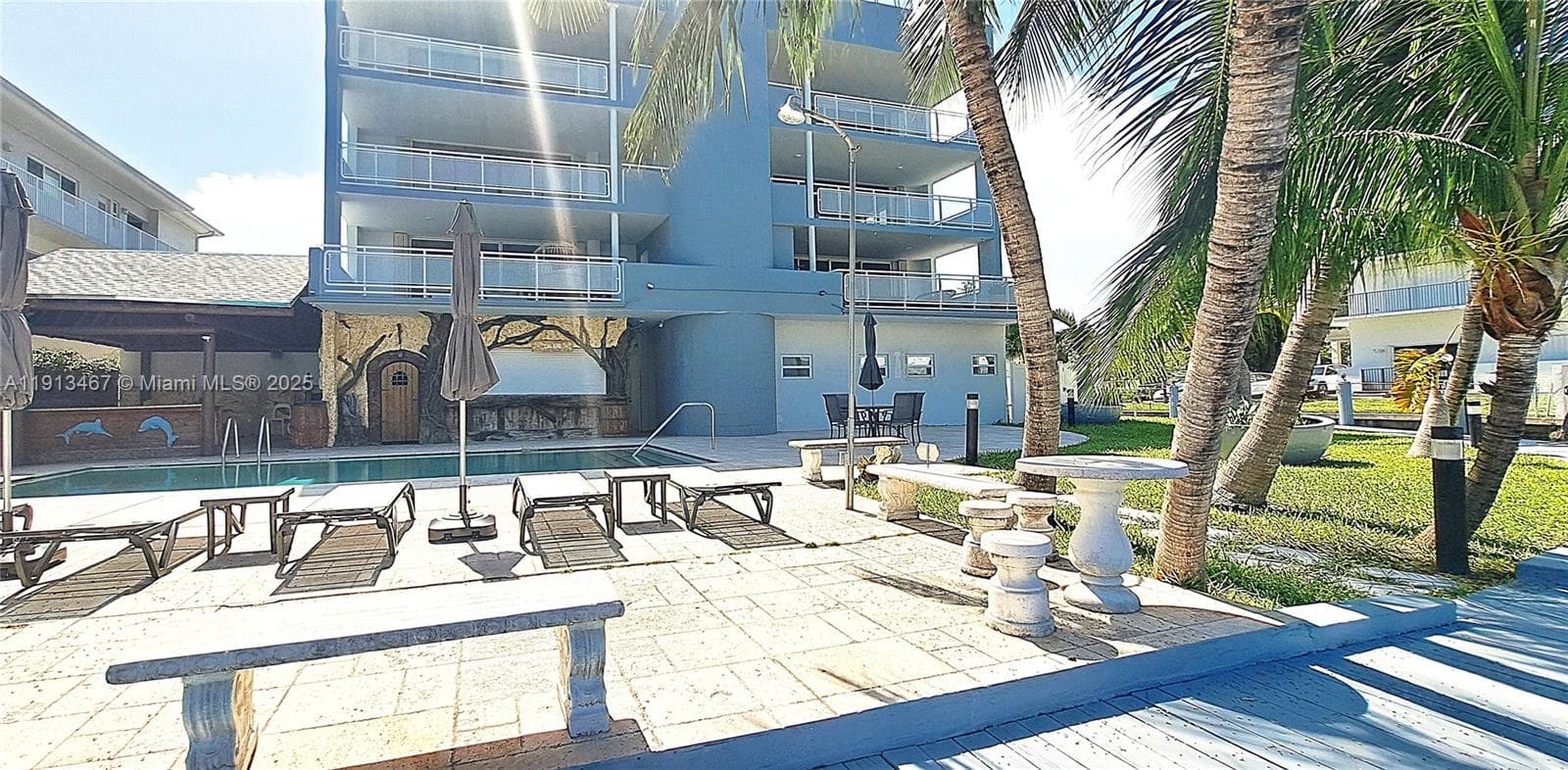 GOLDEN ISLES SEC C · #401 in Hallandale Beach - Photo 22