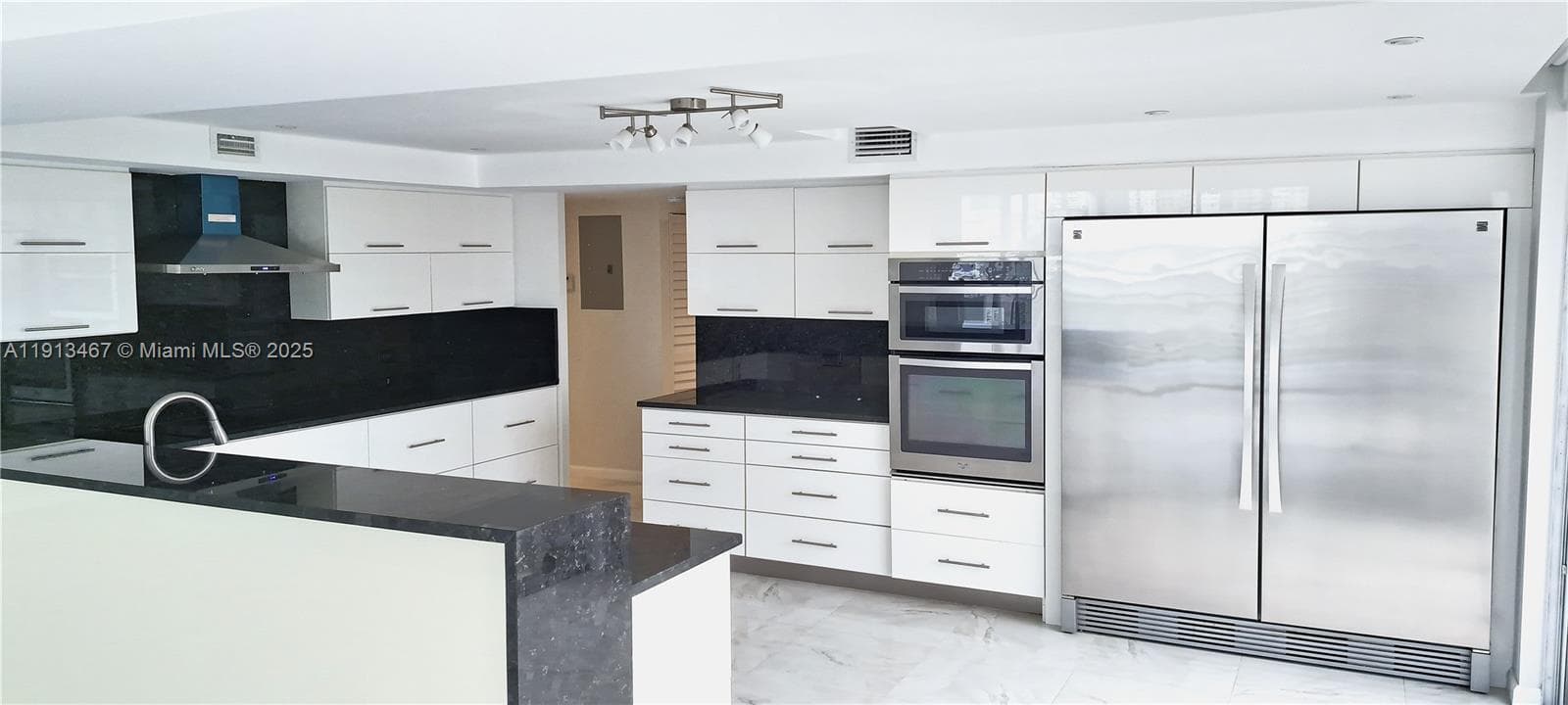 GOLDEN ISLES SEC C · #401 in Hallandale Beach - Photo 1
