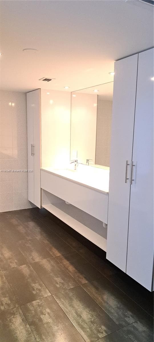 GOLDEN ISLES SEC C · #401 in Hallandale Beach - Photo 9