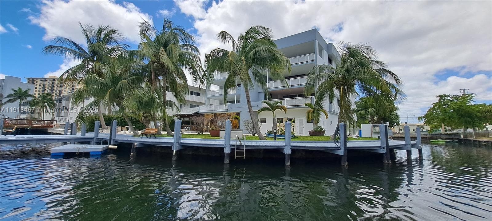 GOLDEN ISLES SEC C · #401 in Hallandale Beach - Photo 35
