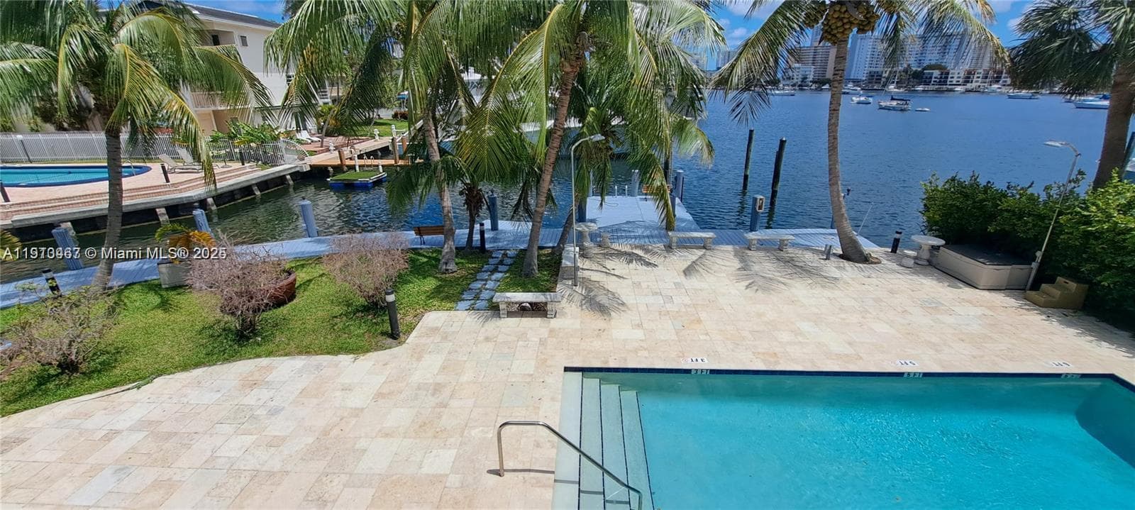 GOLDEN ISLES SEC C · #401 in Hallandale Beach - Photo 25