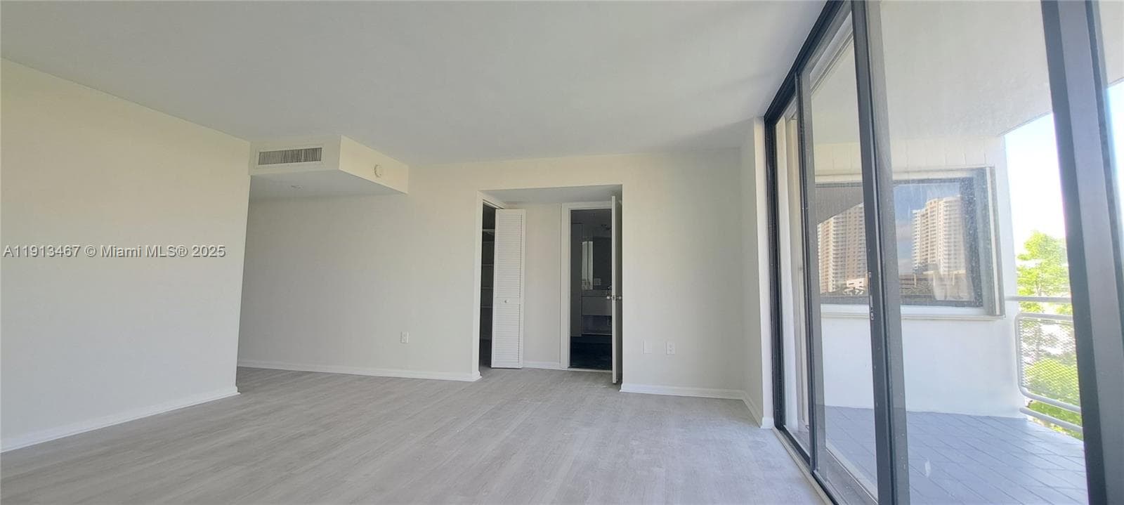 GOLDEN ISLES SEC C · #401 in Hallandale Beach - Photo 21