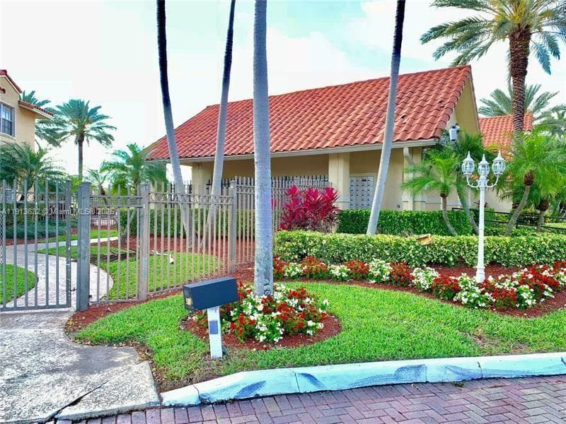 ROYAL POINCIANA CONDO · #1310 in Pompano Beach - Photo 2