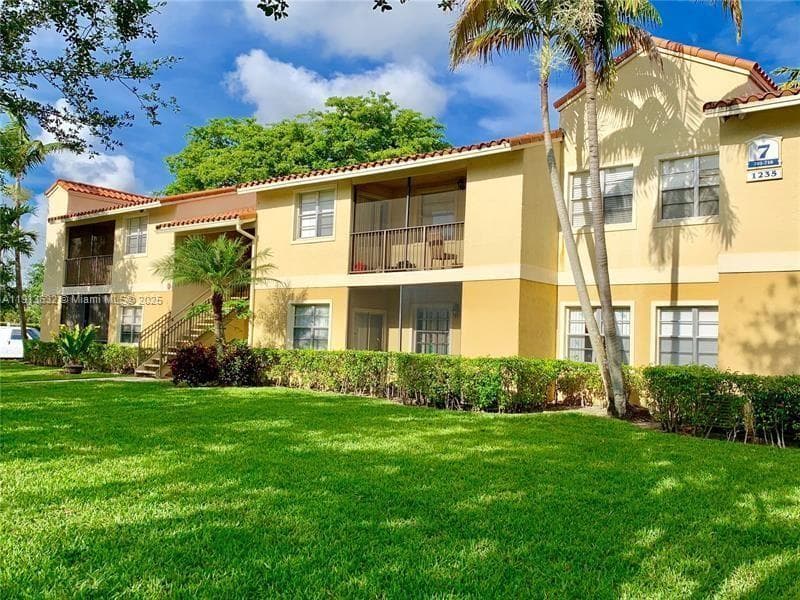 ROYAL POINCIANA CONDO · #1310 in Pompano Beach - Photo 3