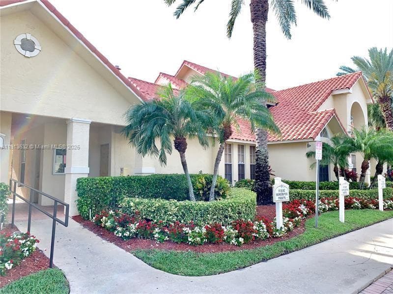 ROYAL POINCIANA CONDO · #1310 in Pompano Beach - Photo 5