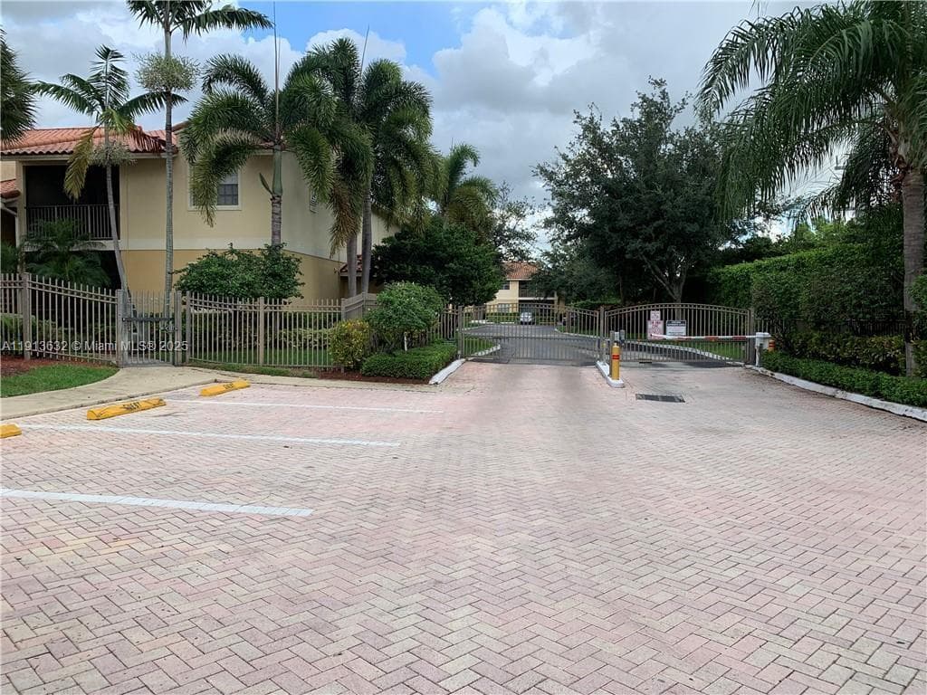 ROYAL POINCIANA CONDO · #1310 in Pompano Beach - Photo 10