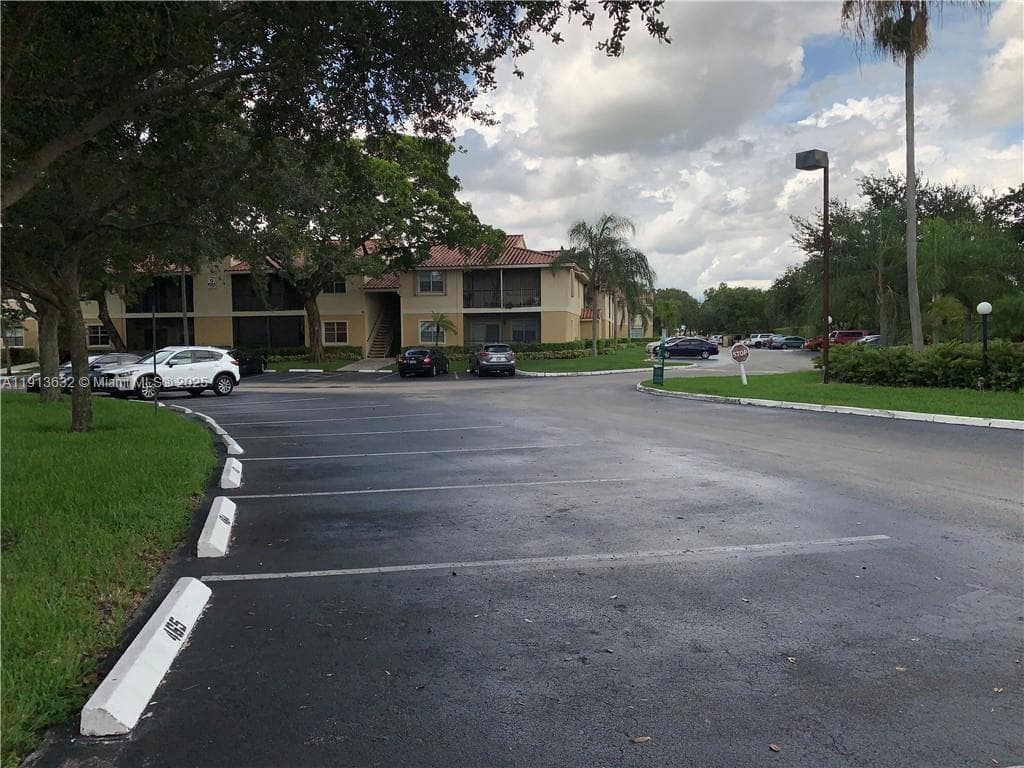 ROYAL POINCIANA CONDO · #1310 in Pompano Beach - Photo 8