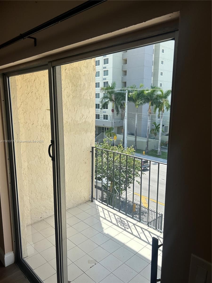 MIRAMAR TERRACE CONDO · #404 in Miami - Photo 13