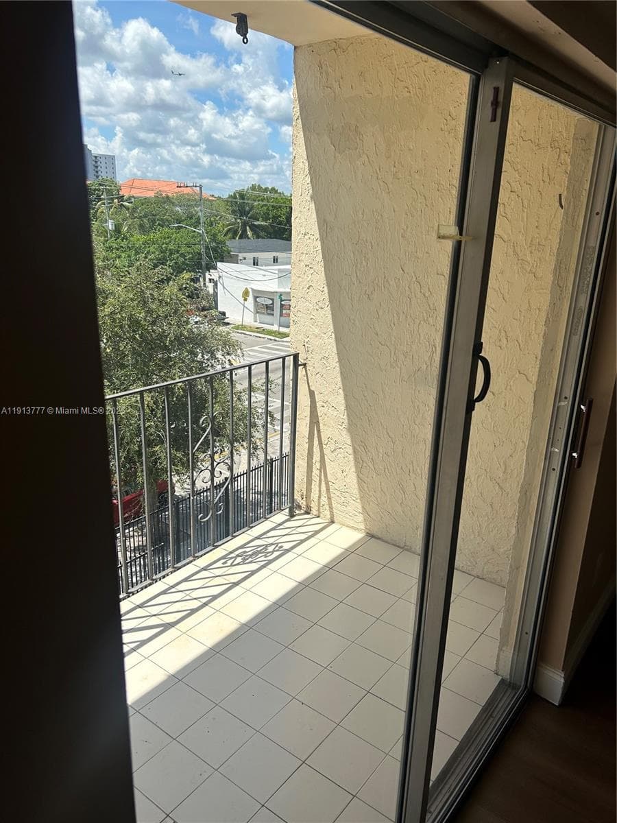 MIRAMAR TERRACE CONDO · #404 in Miami - Photo 12