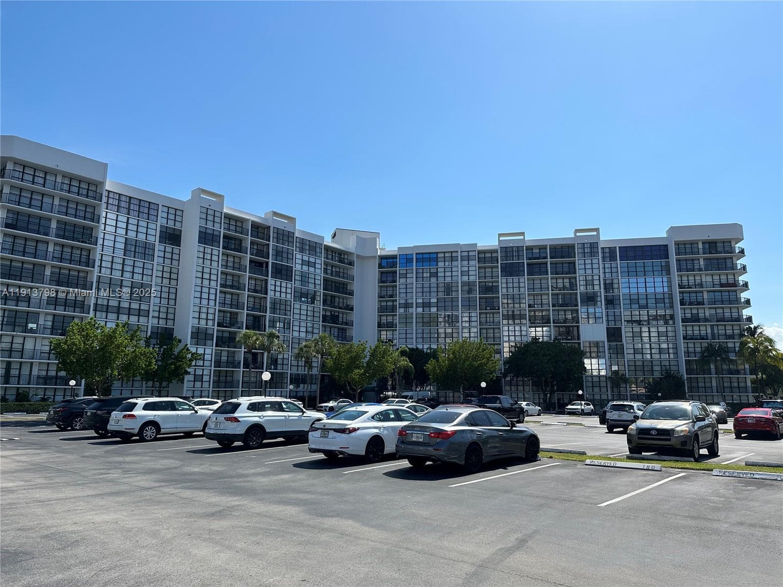 OCEANVIEW PARK CONDO · #325 in Hallandale Beach - Photo 1