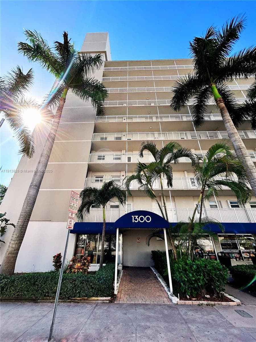LINCOLN TOWERS CONDO · #A301 in Miami Beach - Photo 2