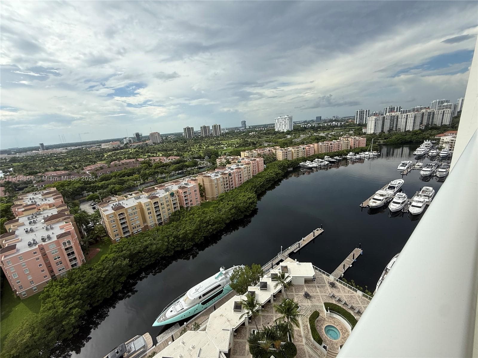 MARINA TOWER CONDO · #18D in Aventura - Photo 10