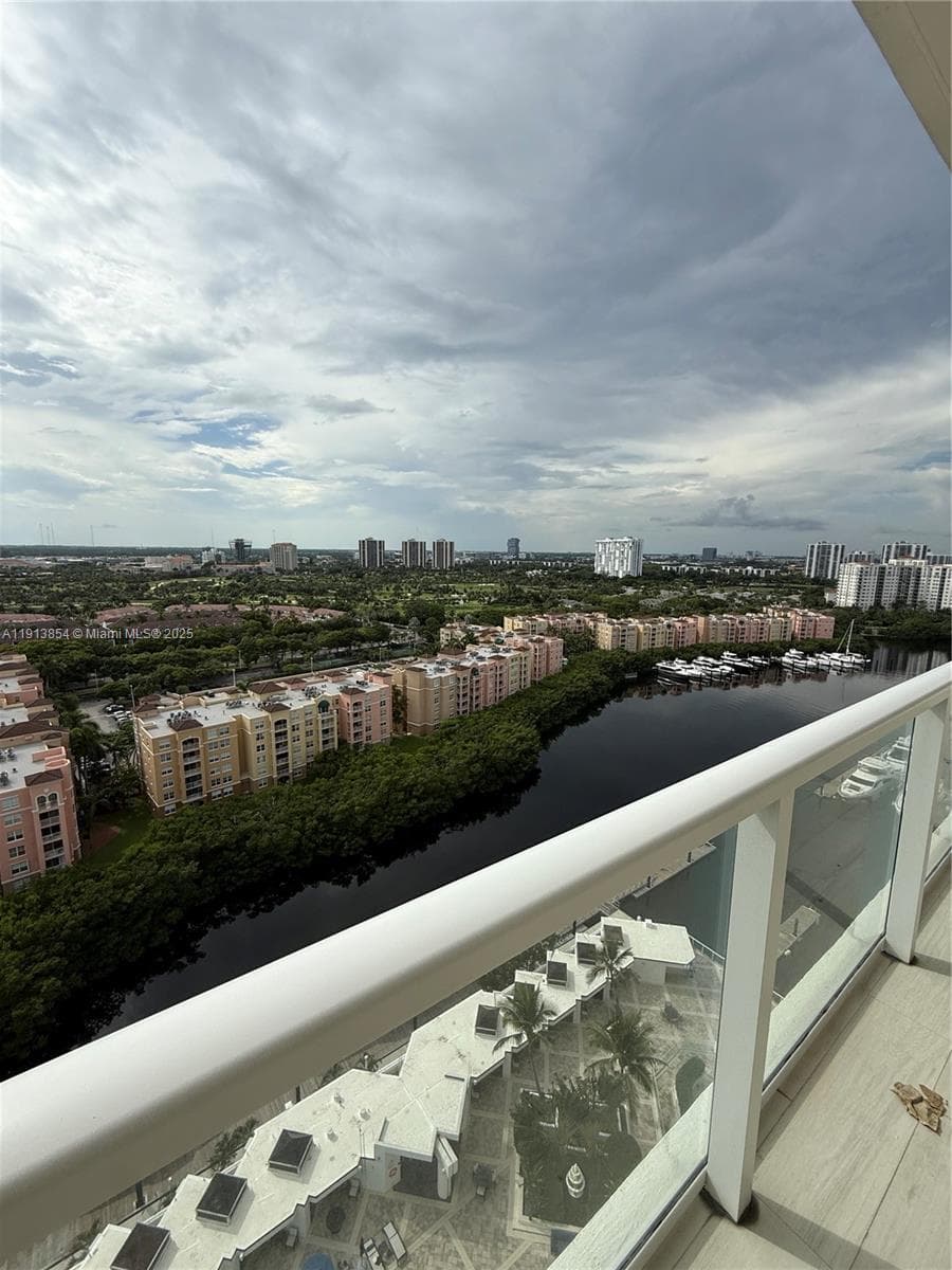 MARINA TOWER CONDO · #18D in Aventura - Photo 11