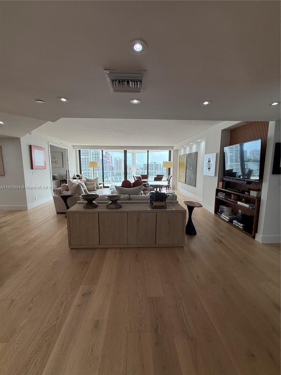 MARINA TOWER CONDO · #18D in Aventura - Photo 4