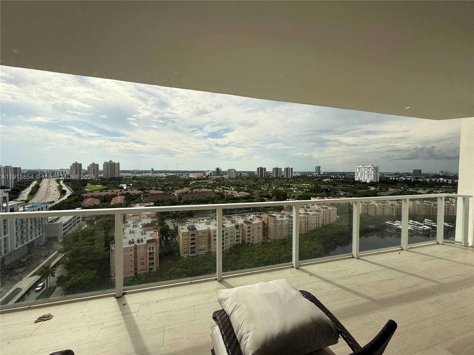 MARINA TOWER CONDO · #18D in Aventura - Photo 8