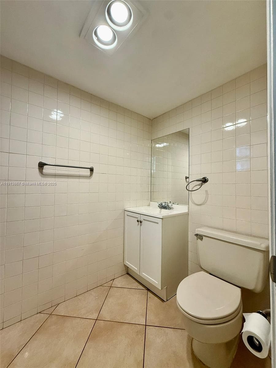 BAYVIEW TOWER CONDO · #PH1004 in Miami - Photo 42