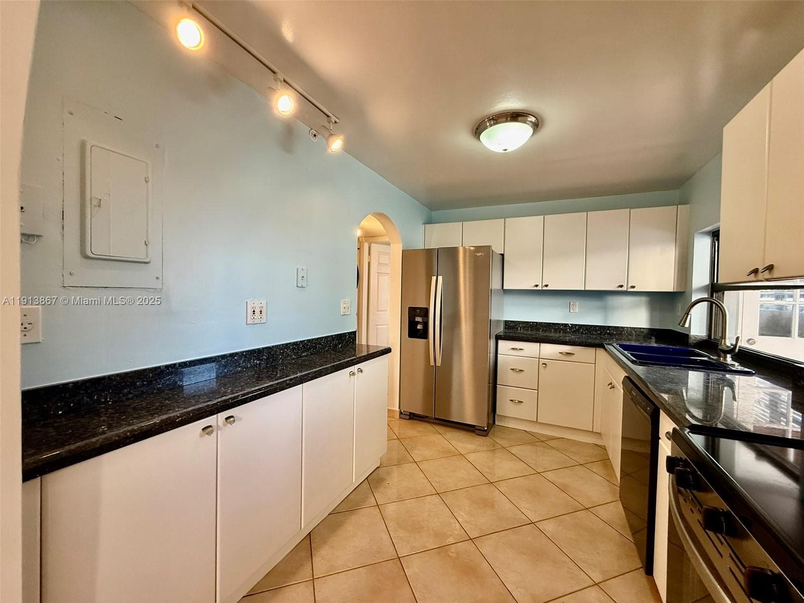 BAYVIEW TOWER CONDO · #PH1004 in Miami - Photo 13