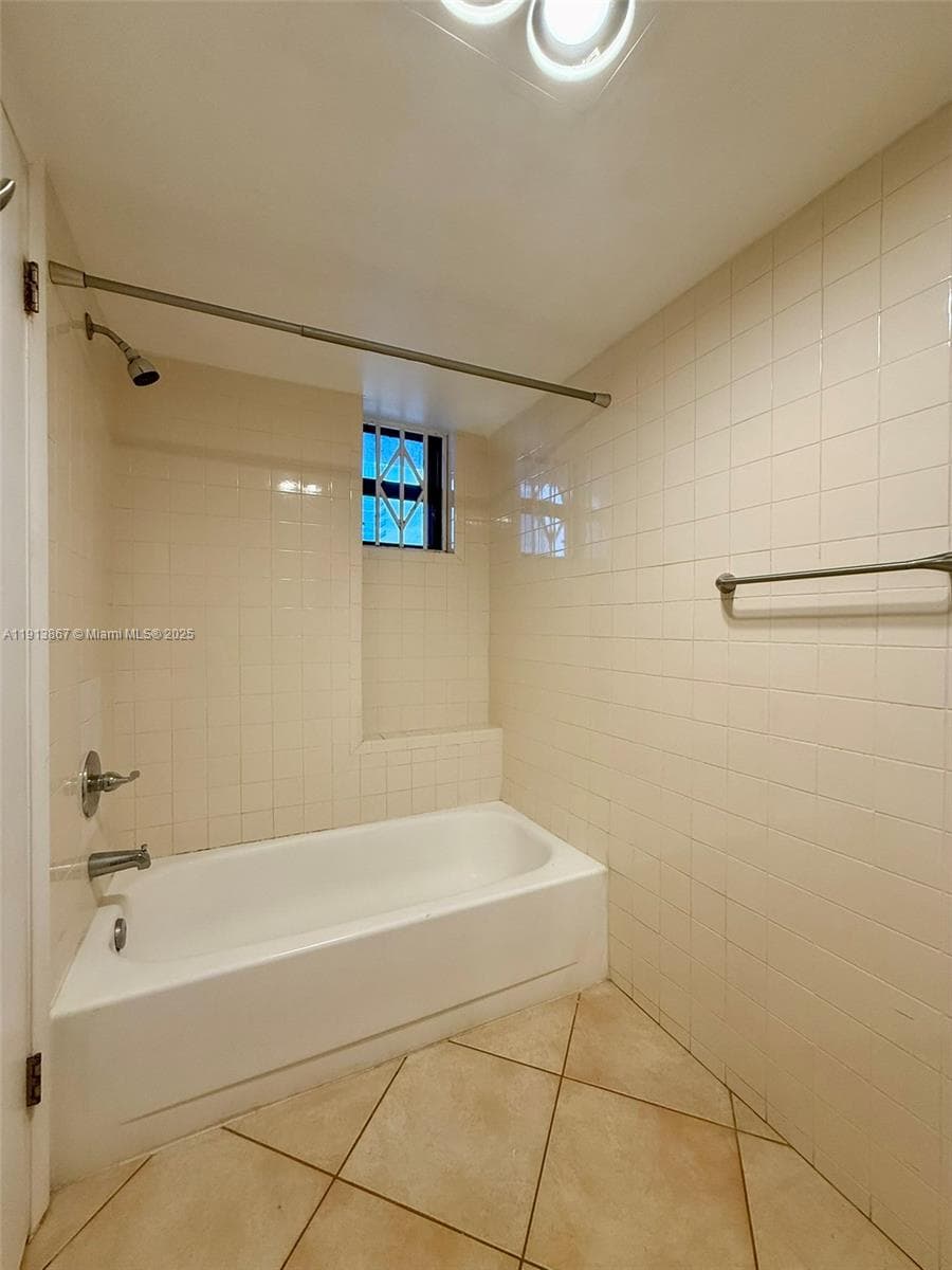 BAYVIEW TOWER CONDO · #PH1004 in Miami - Photo 43