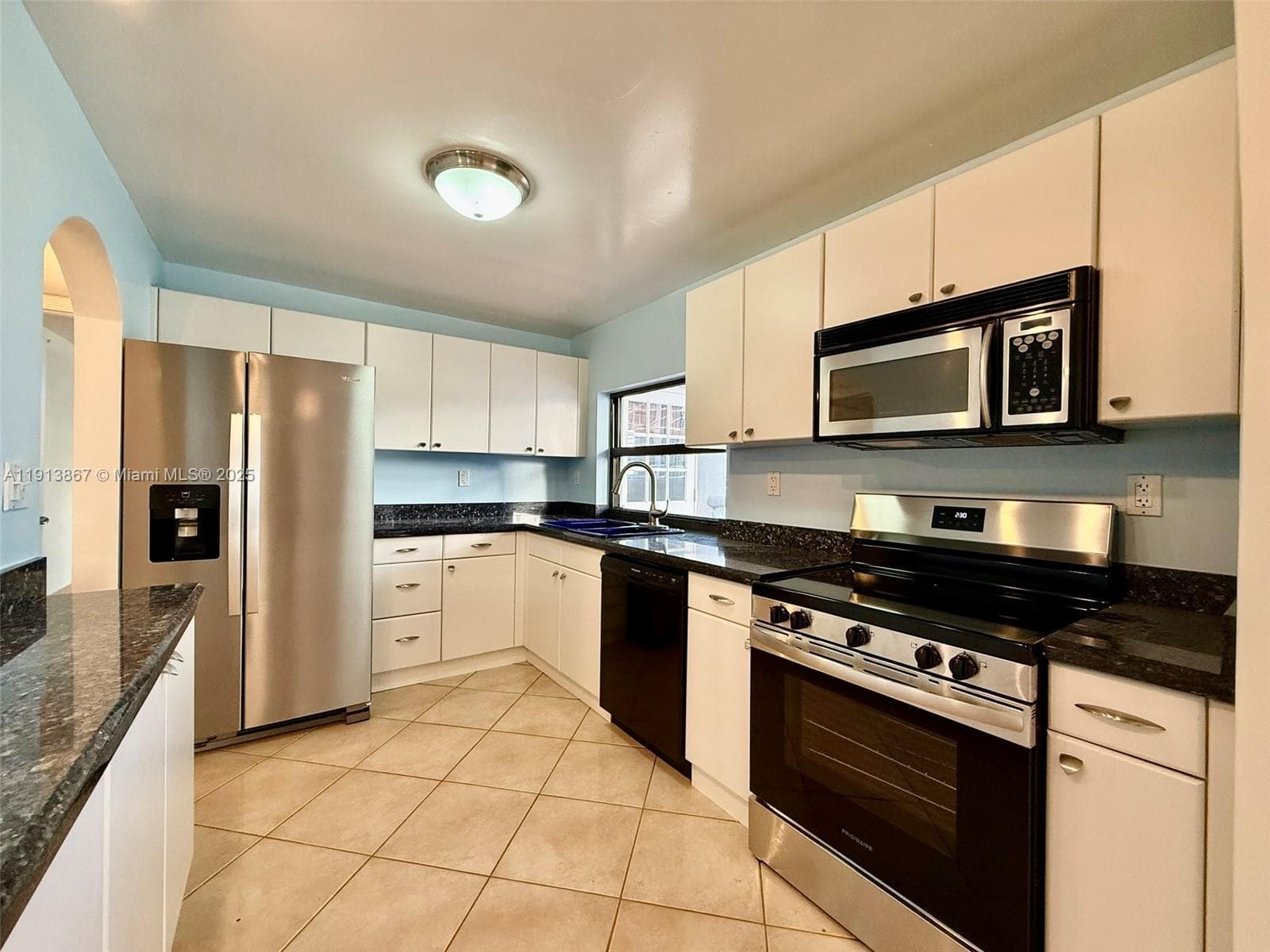 BAYVIEW TOWER CONDO · #PH1004 in Miami - Photo 12