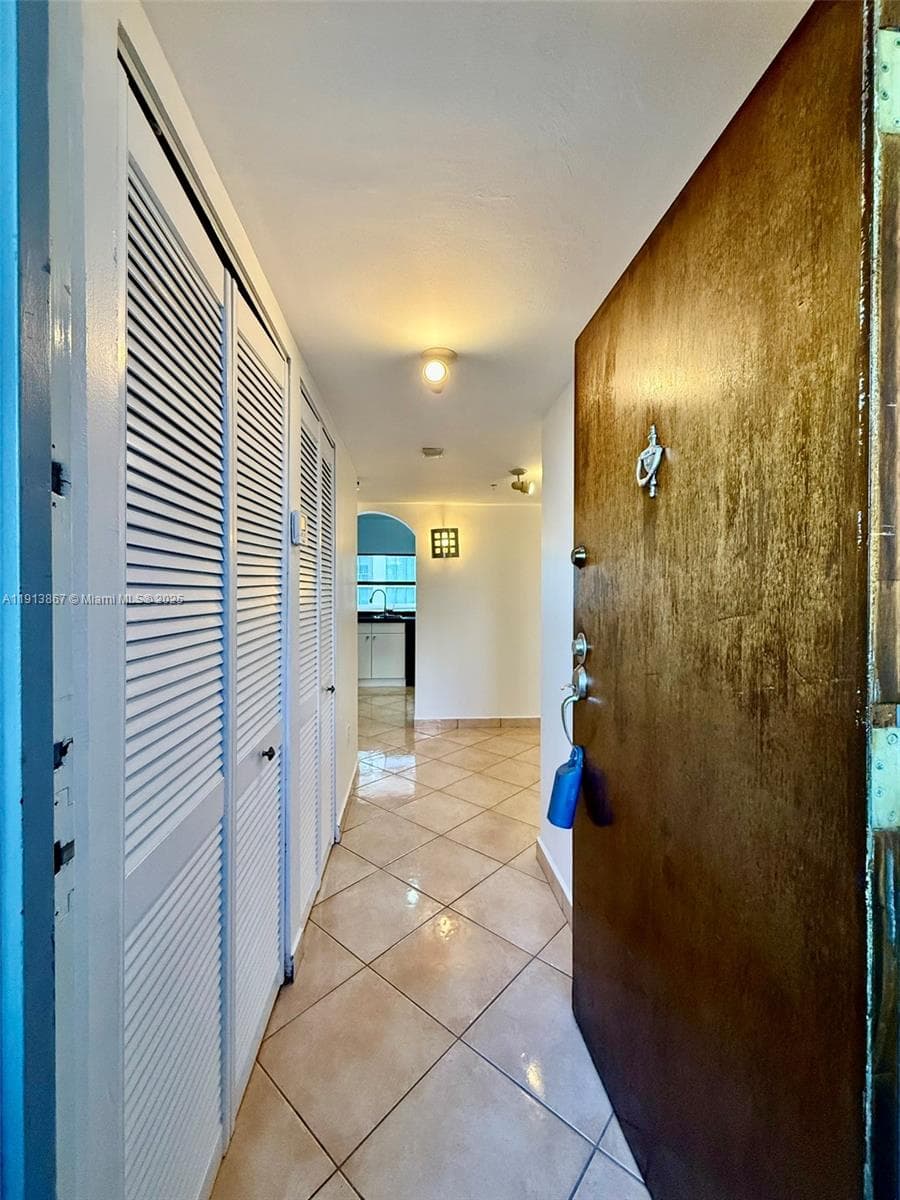 BAYVIEW TOWER CONDO · #PH1004 in Miami - Photo 5