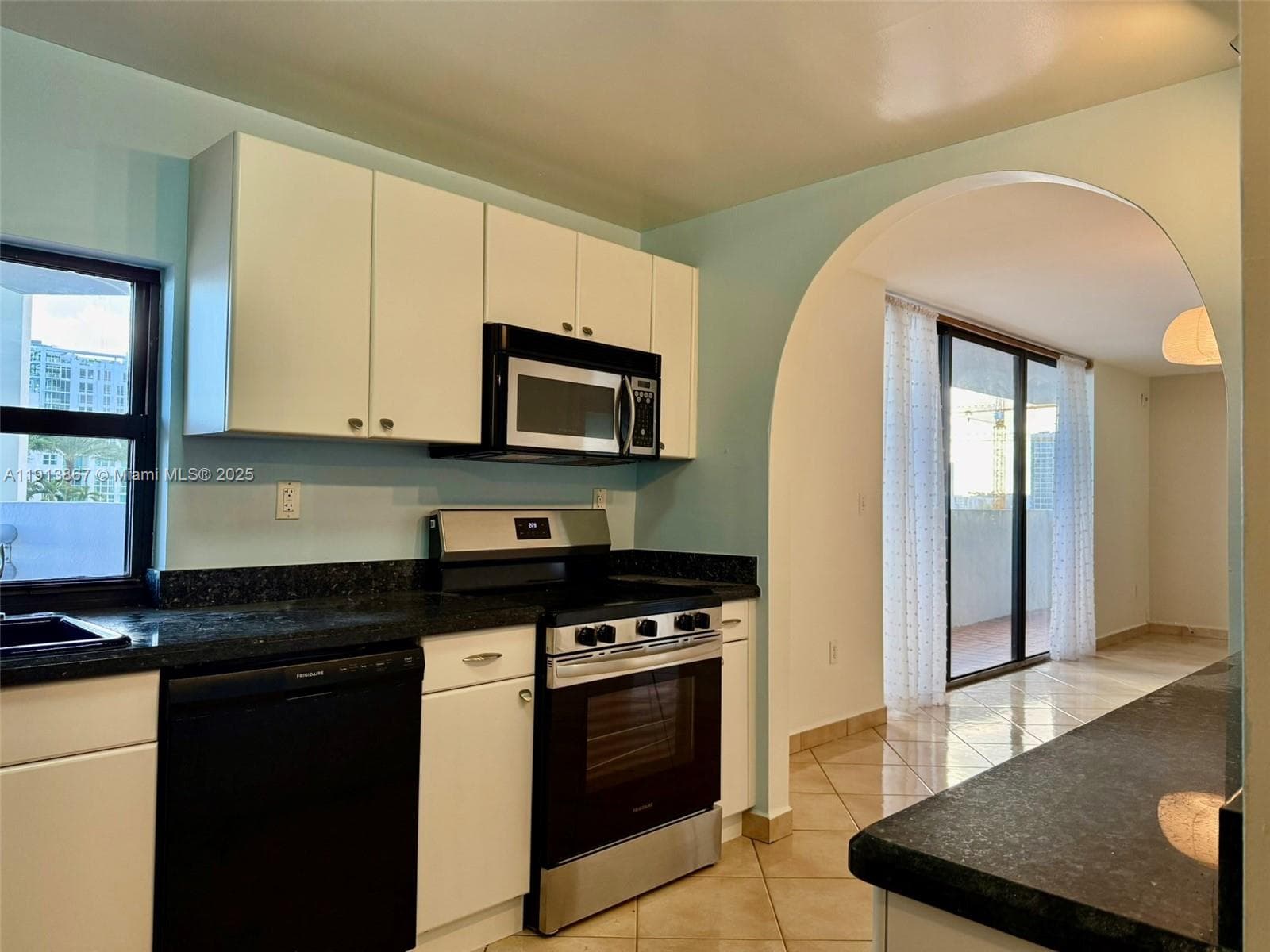 BAYVIEW TOWER CONDO · #PH1004 in Miami - Photo 10