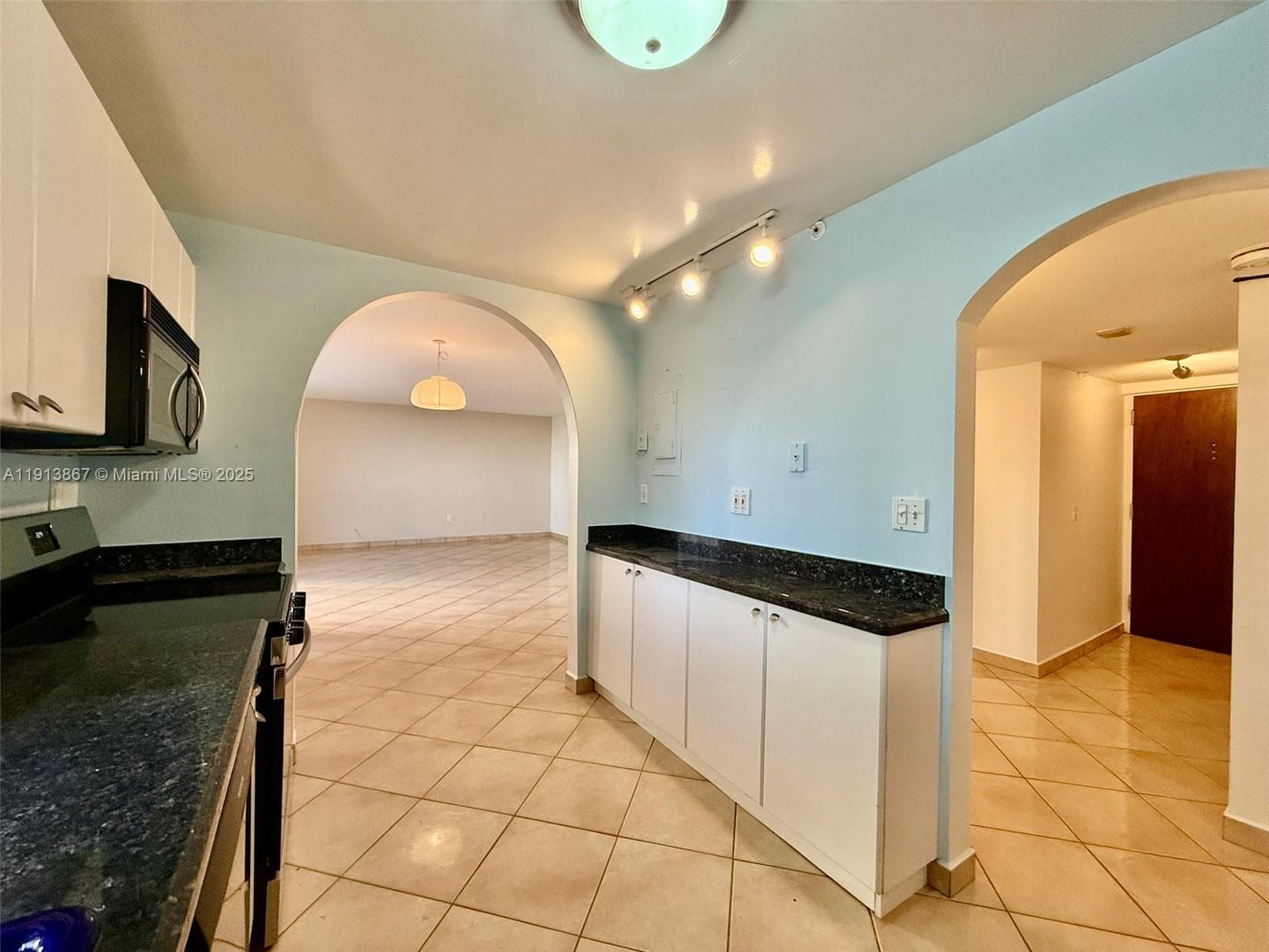 BAYVIEW TOWER CONDO · #PH1004 in Miami - Photo 11