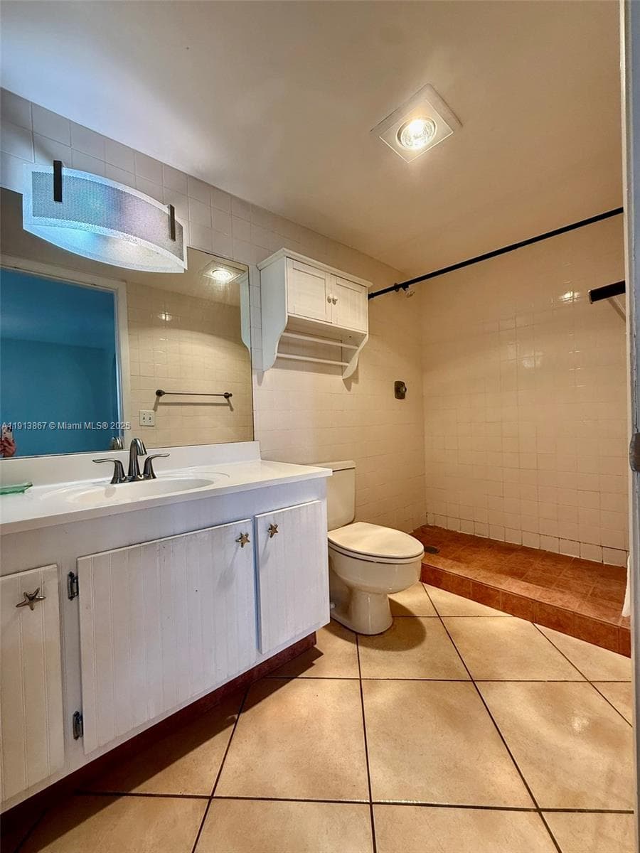 BAYVIEW TOWER CONDO · #PH1004 in Miami - Photo 31