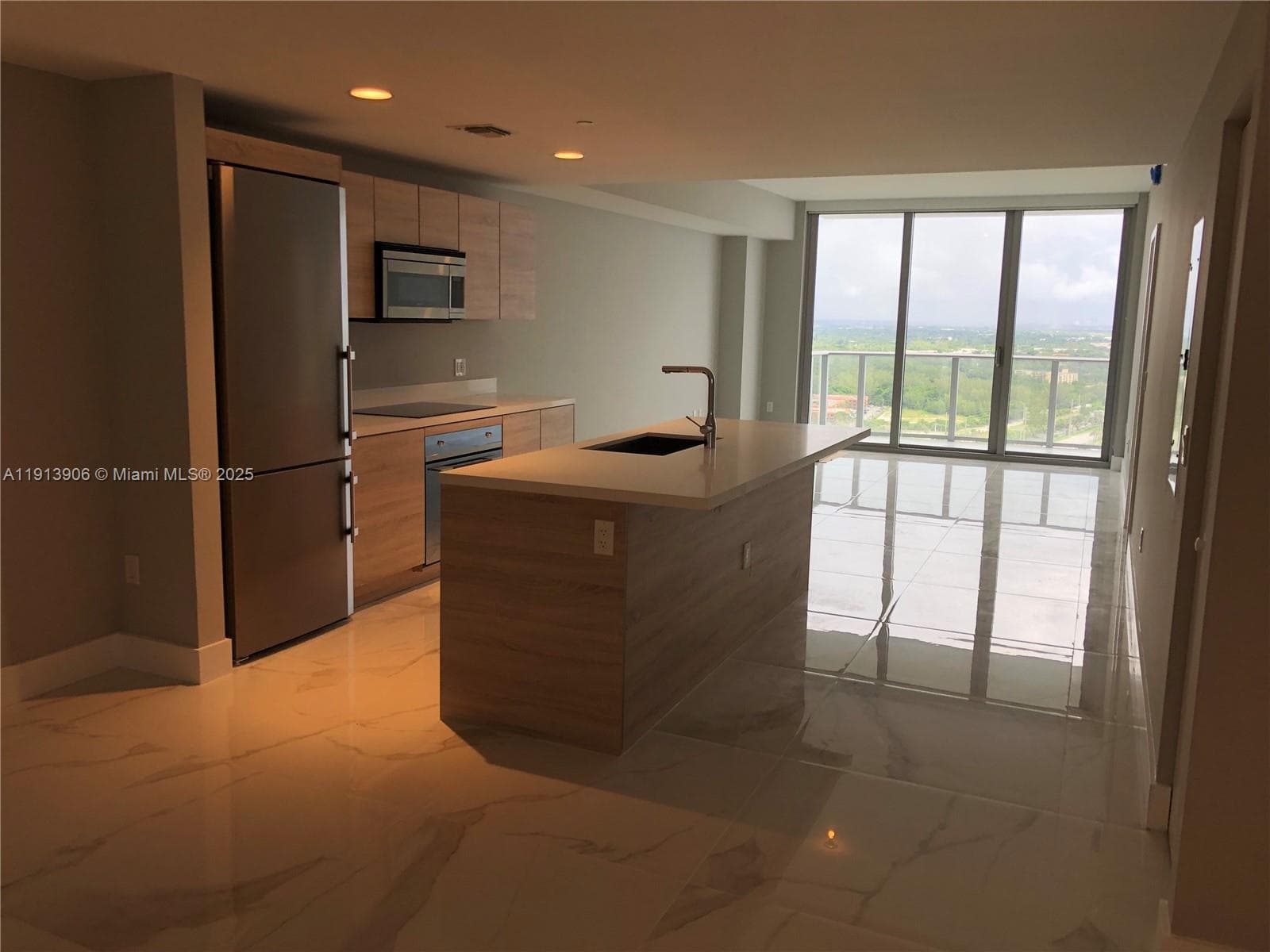 THE HARBOUR · #3003 in North Miami Beach - Photo 2
