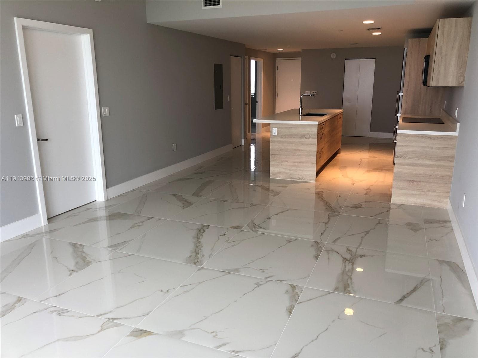 THE HARBOUR · #3003 in North Miami Beach - Photo 3