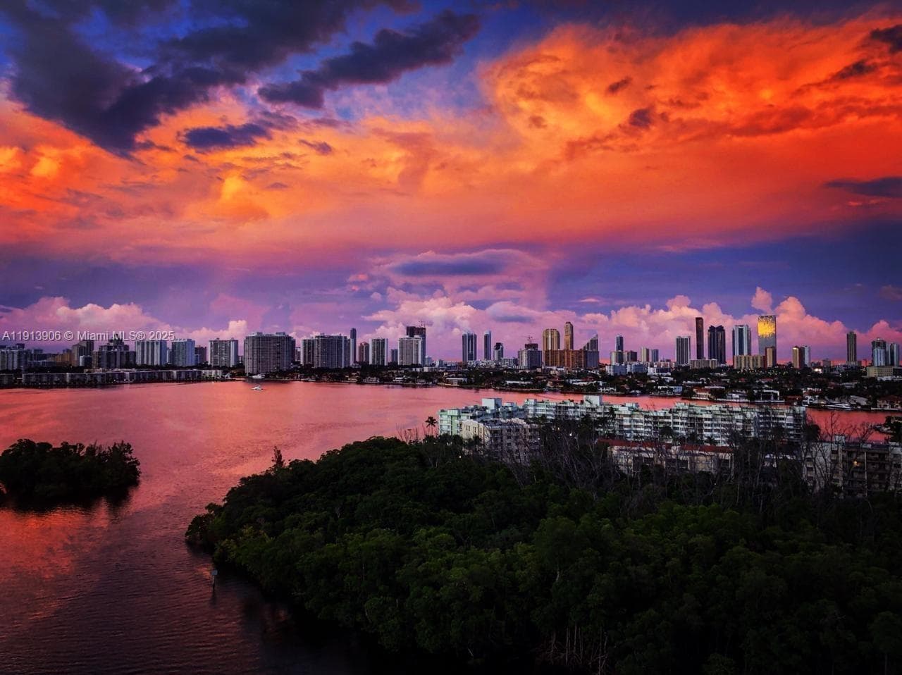 THE HARBOUR · #3003 in North Miami Beach - Photo 1