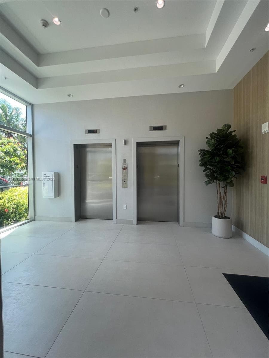 7910 LOBBY