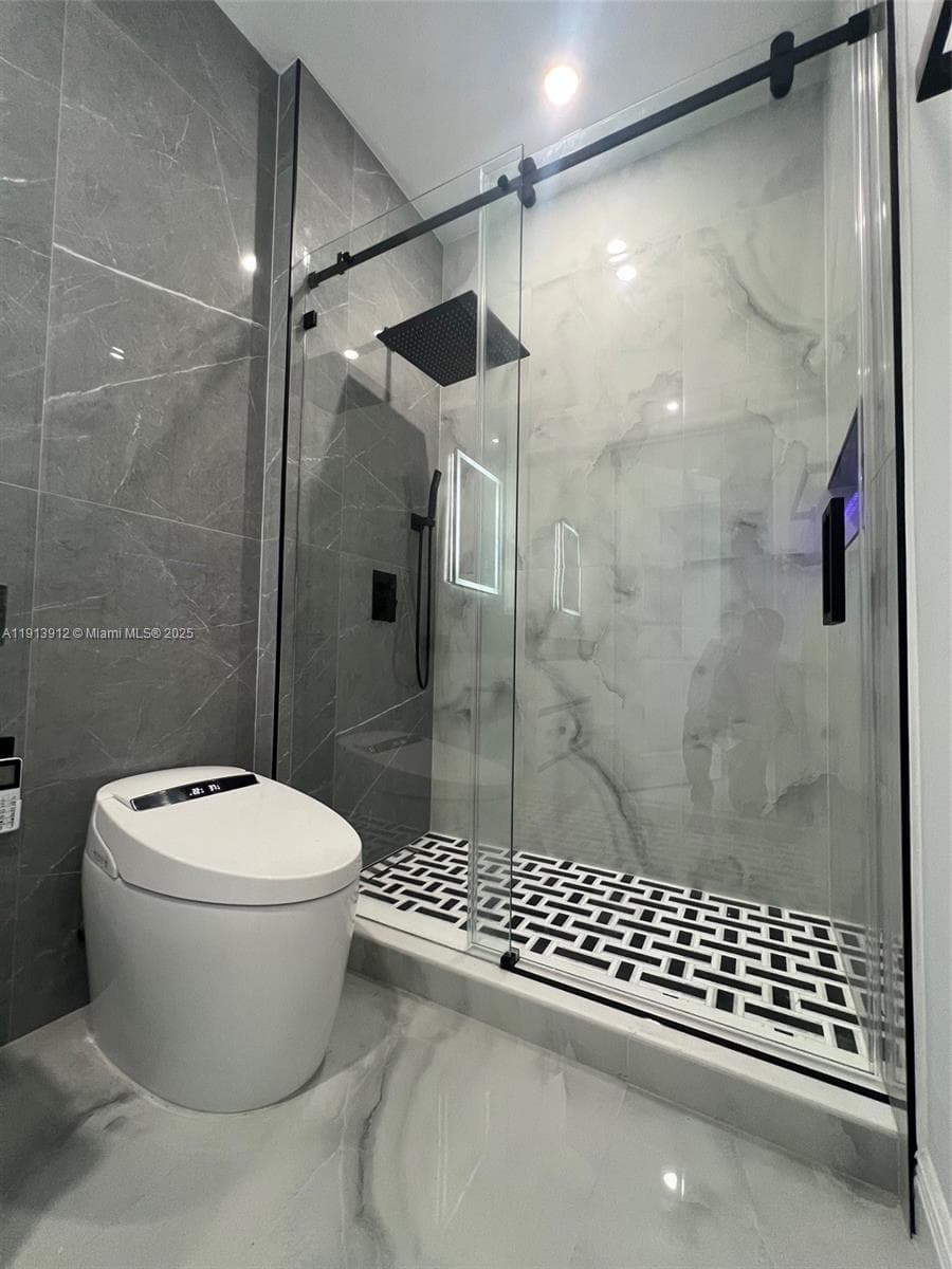 2ND BATHROOM