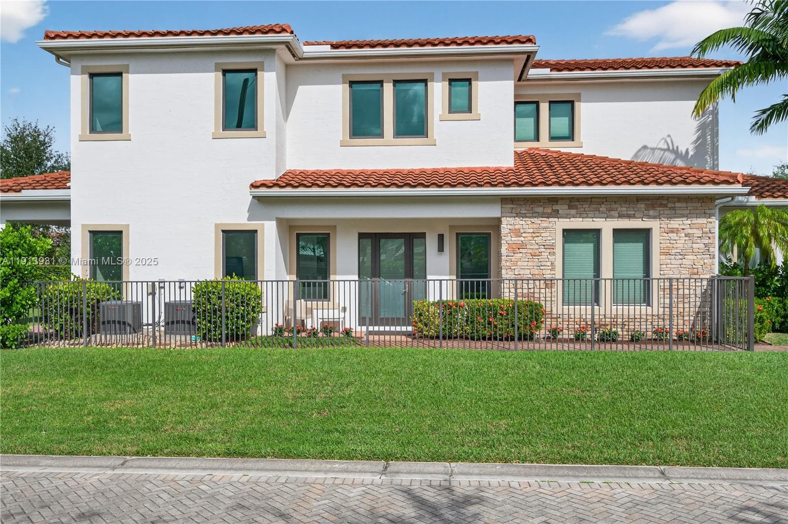 5999 E Brookfield Cir E photo 3