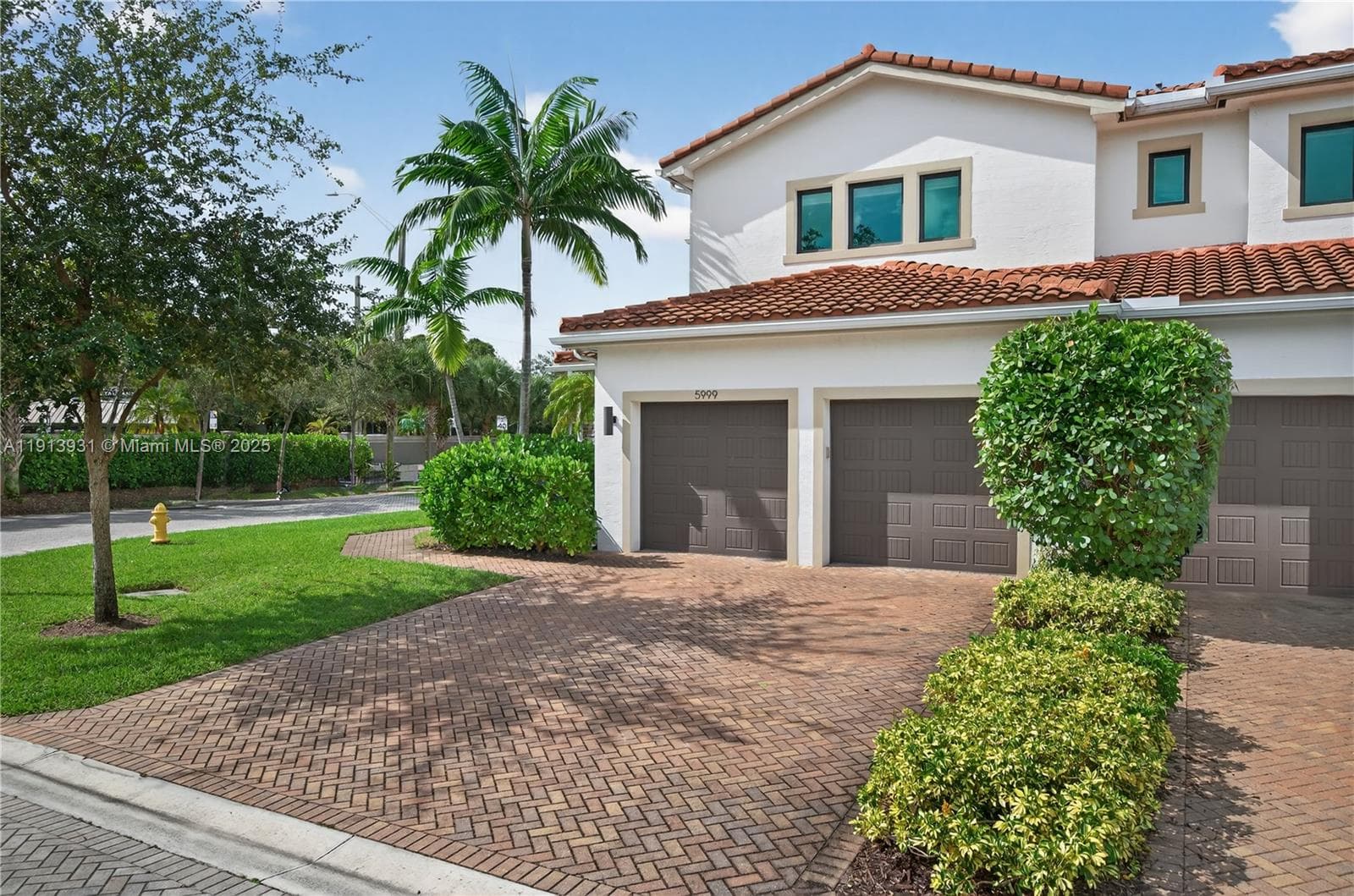 5999 E Brookfield Cir E photo 1
