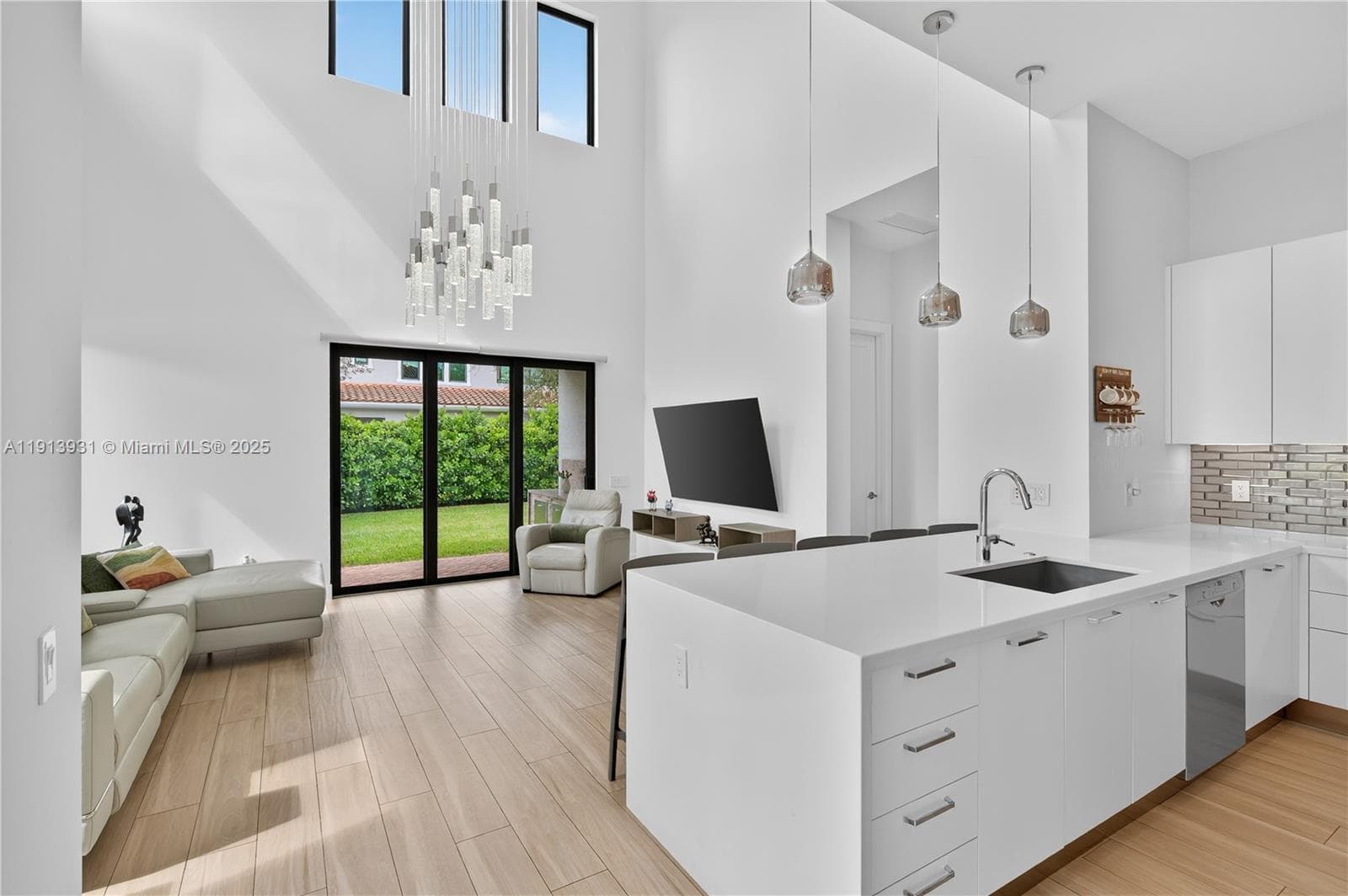 5999 E Brookfield Cir E photo 9