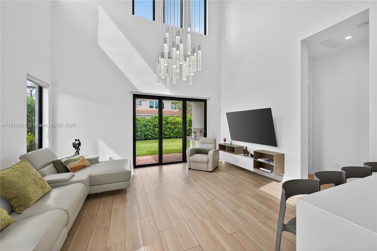 5999 E Brookfield Cir E photo 10