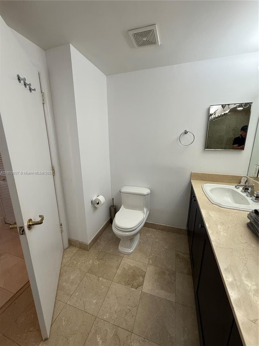 ONE VILLAGE PLACE CONDO · #811 in Coral Gables - Photo 21
