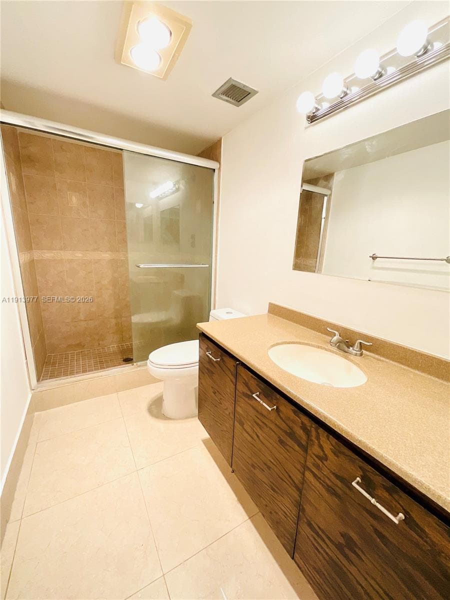 HILLCREST EAST 20 · #704 in Hollywood - Photo 17