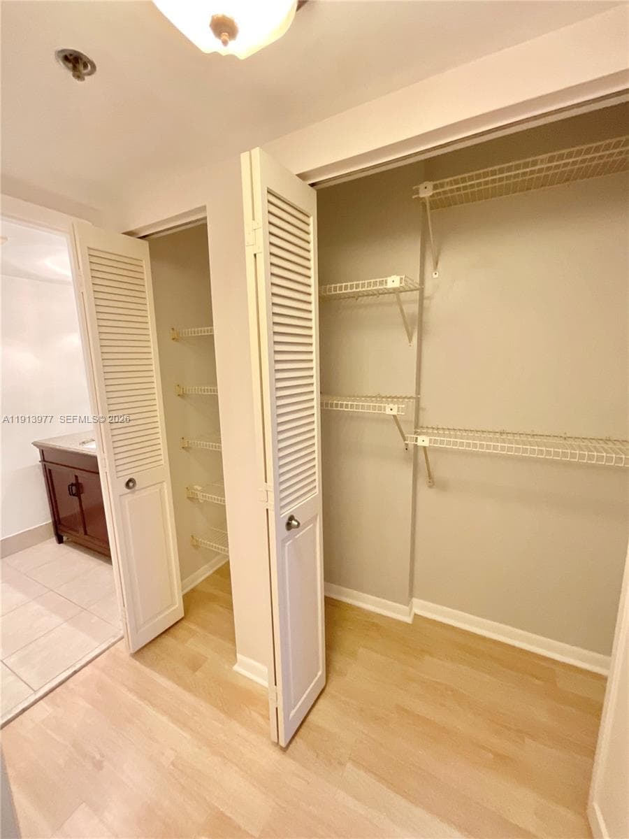 HILLCREST EAST 20 · #704 in Hollywood - Photo 22