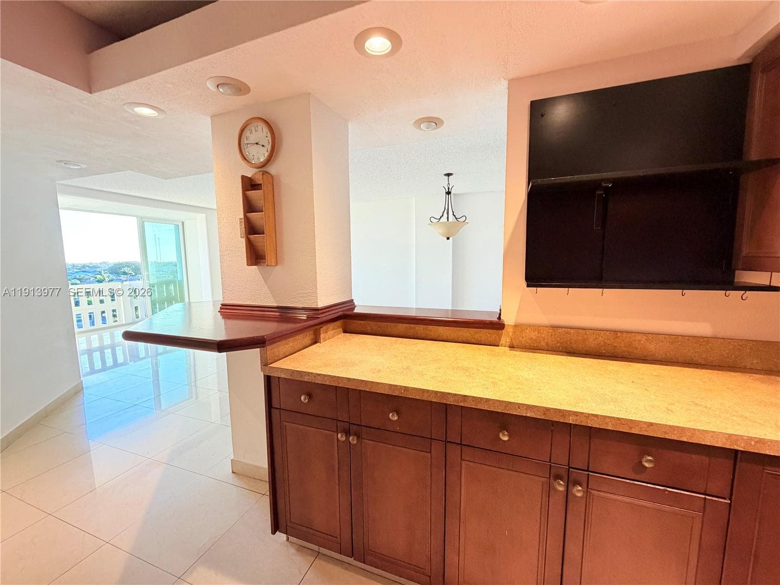 HILLCREST EAST 20 · #704 in Hollywood - Photo 15
