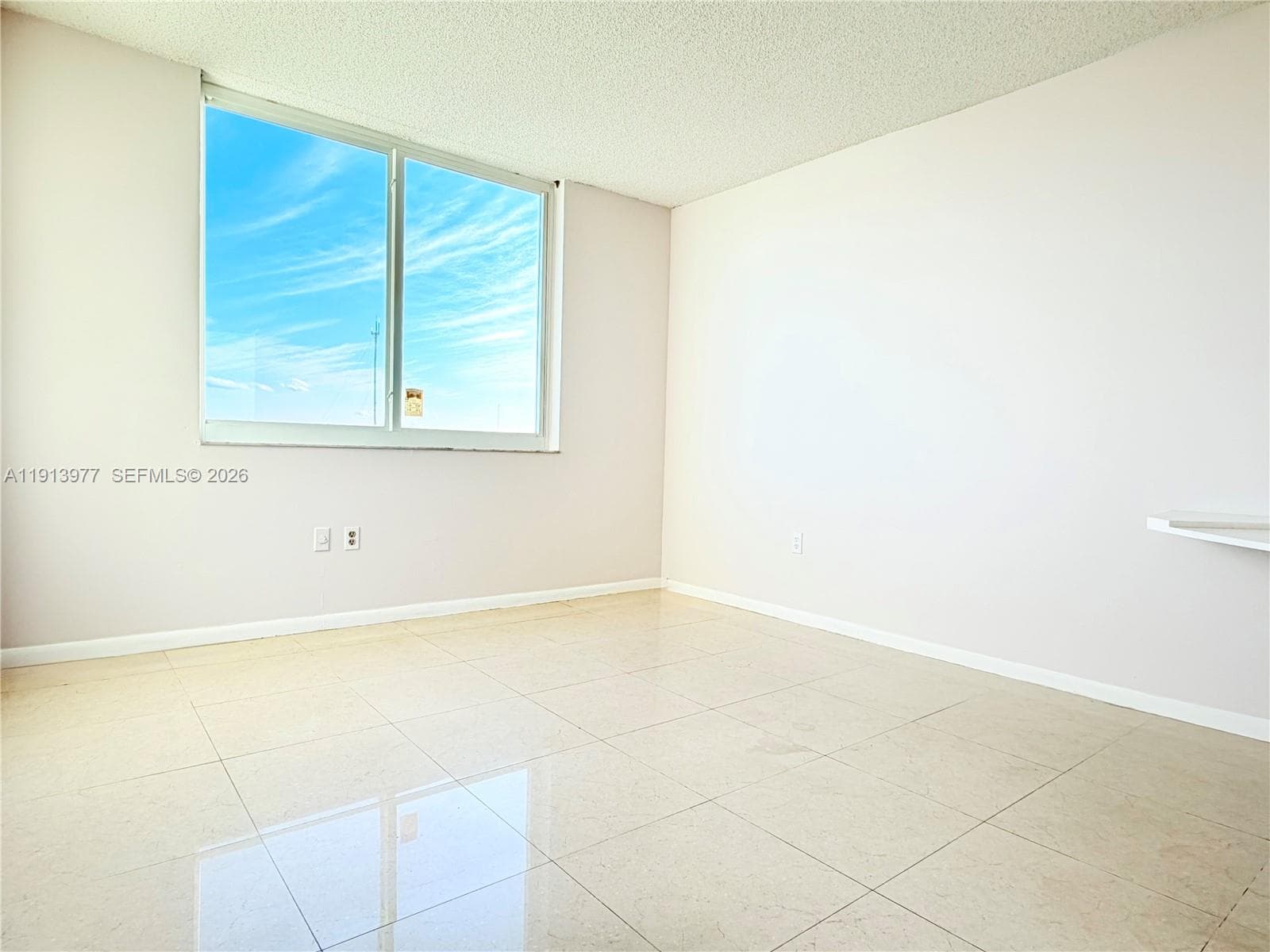 HILLCREST EAST 20 · #704 in Hollywood - Photo 19