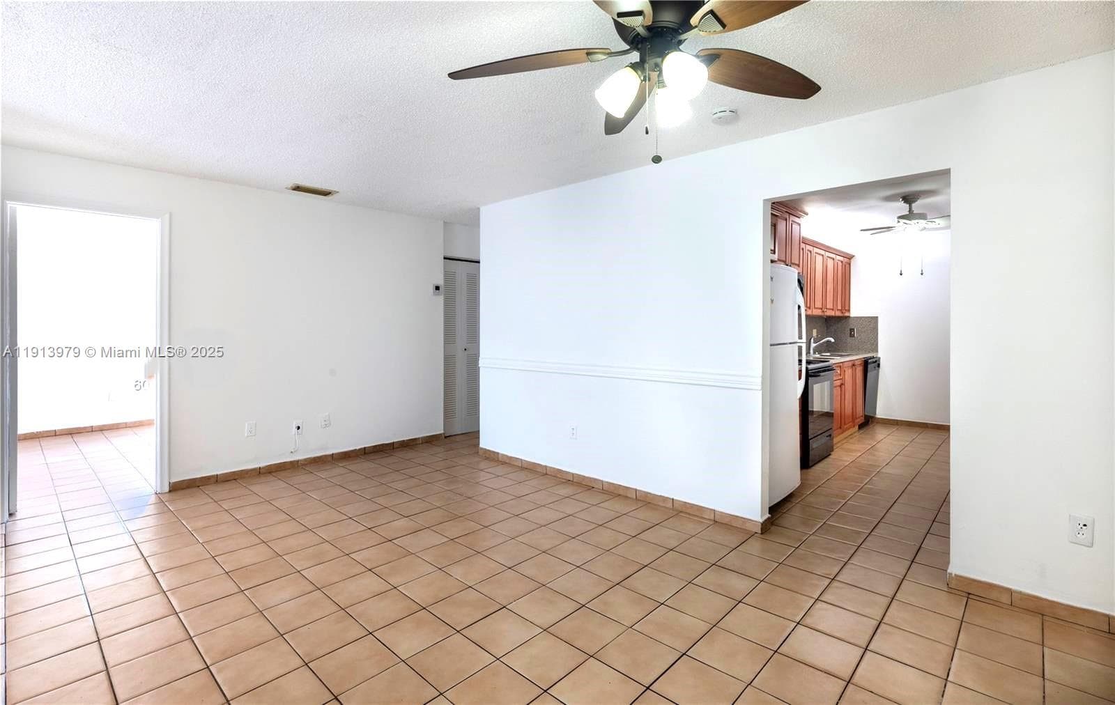 11570 SW 5th St photo 3
