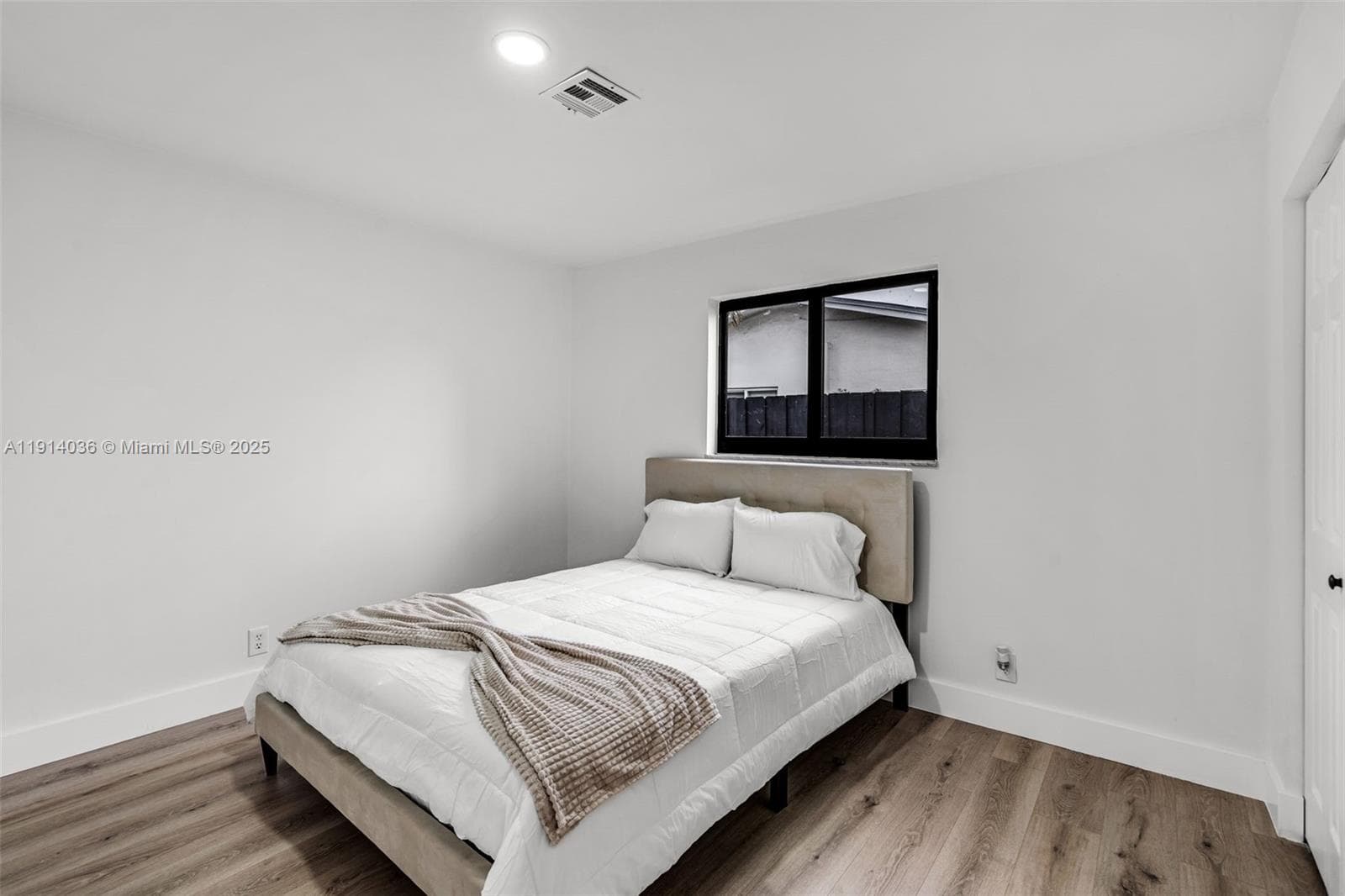 5230 Tyler St photo 20