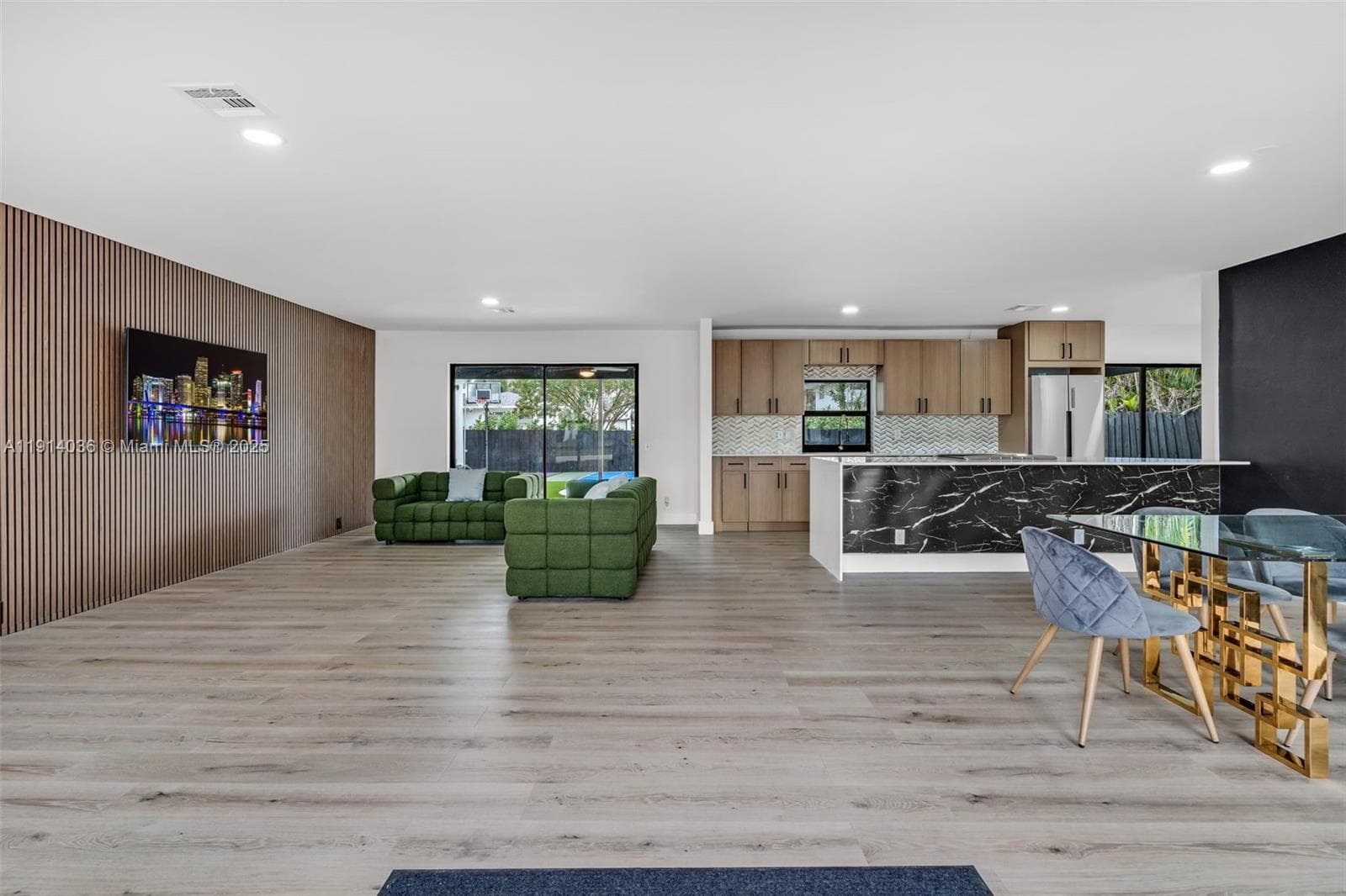 5230 Tyler St photo 9