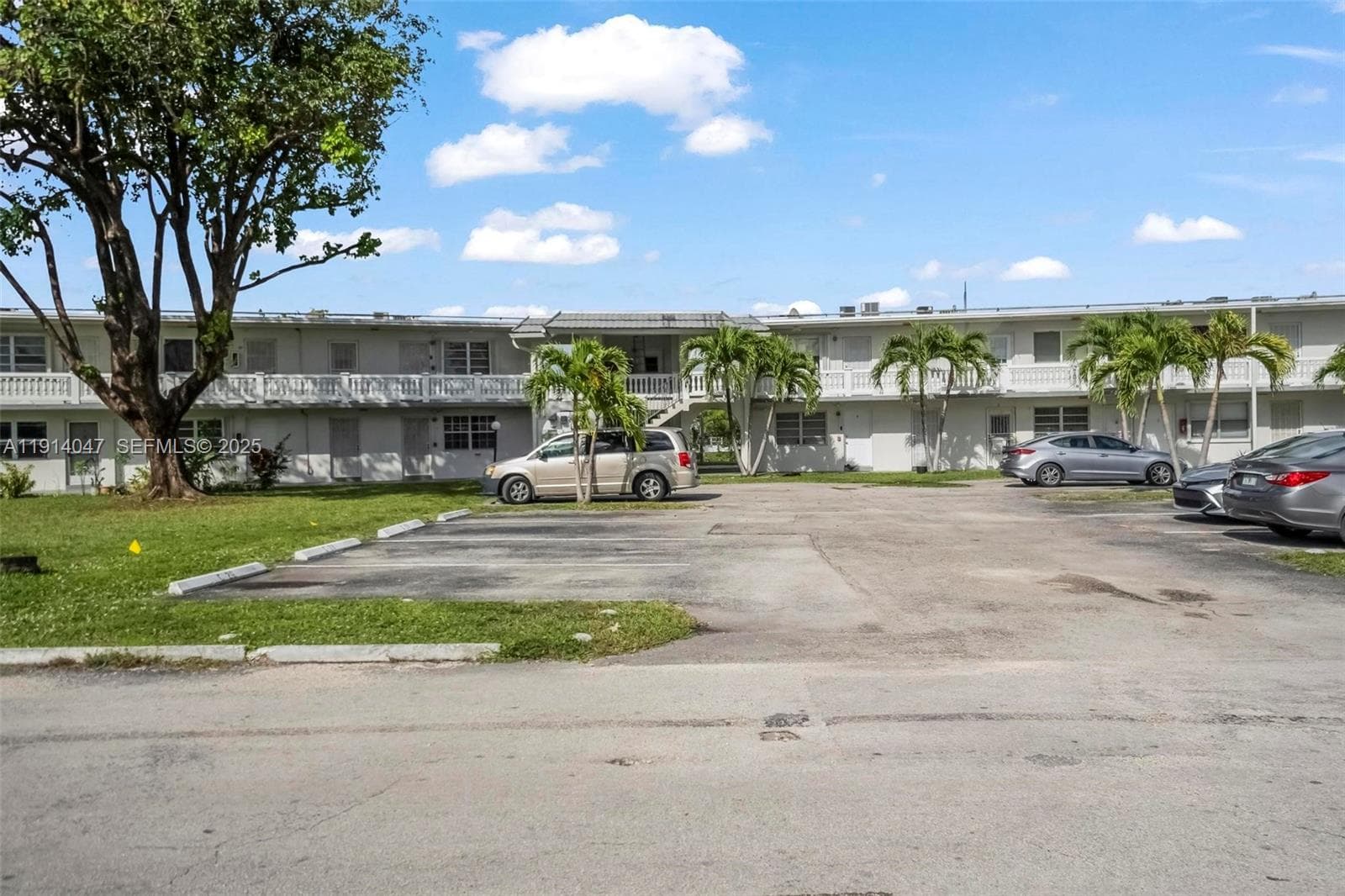 RO-MONT SOUTH CONDO C · #C3 in Miami Gardens - Photo 2
