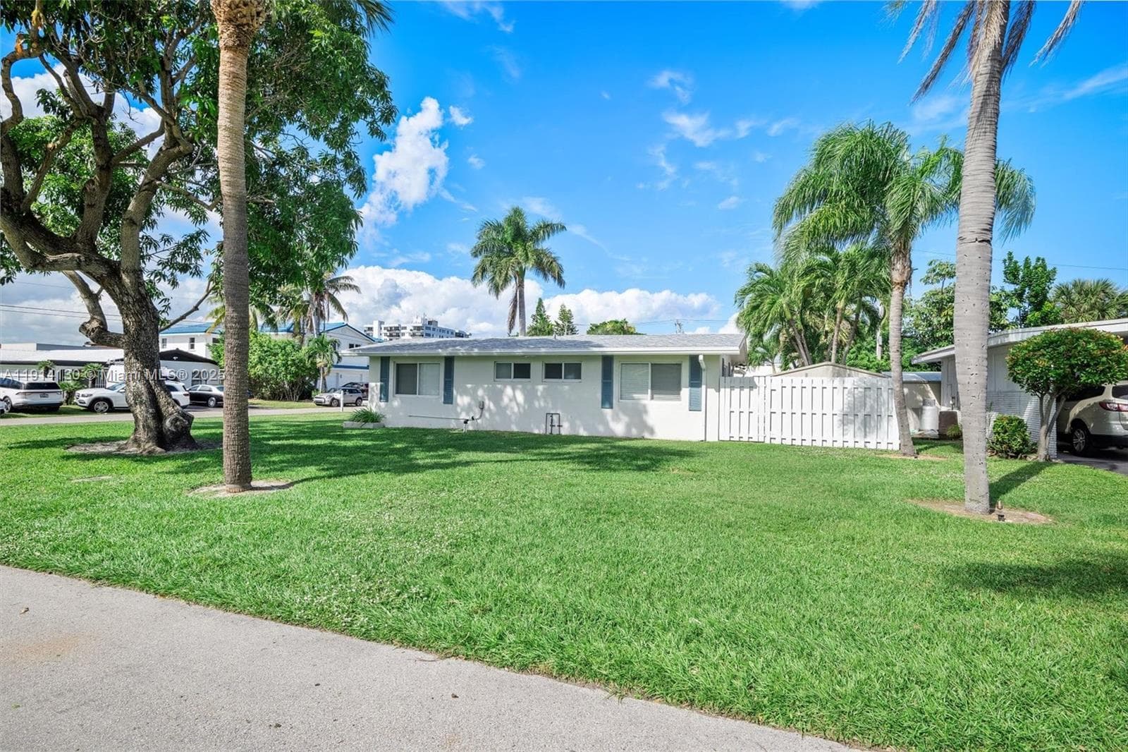 277 Miramar Ave photo 4