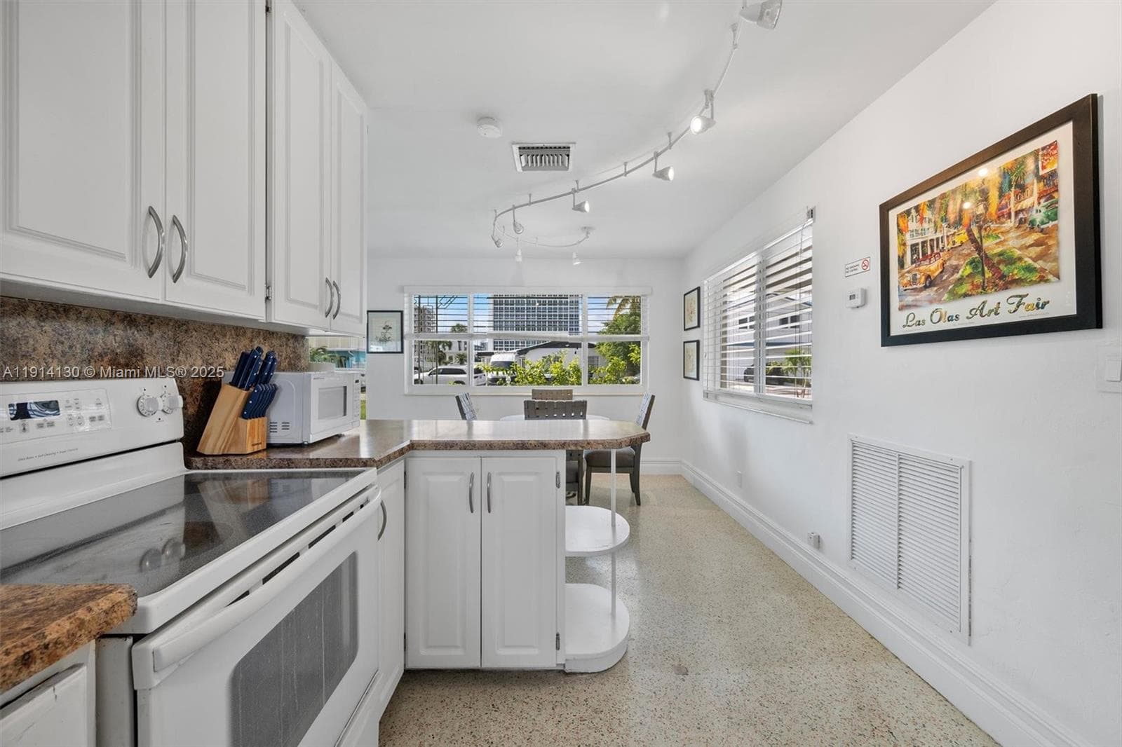 277 Miramar Ave photo 8