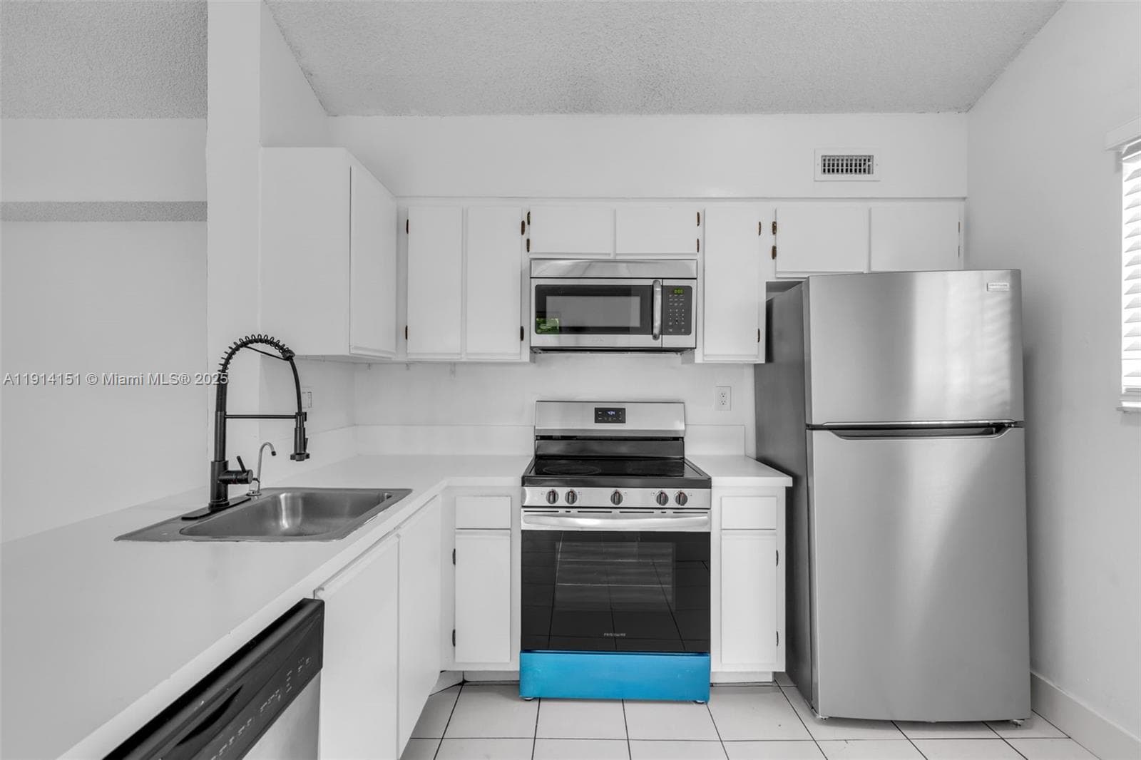 OAKLAND FOREST CLUB CONDO · #203 in Oakland Park - Photo 2